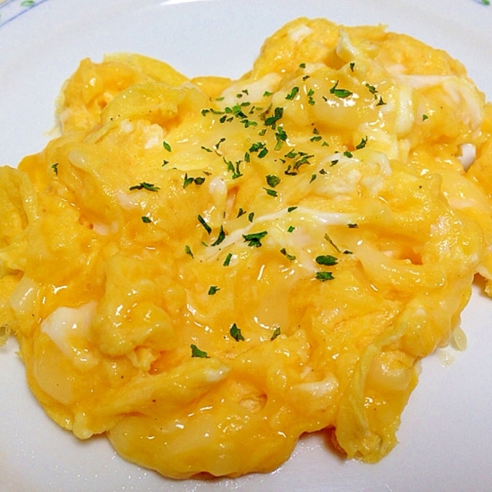 ふわふわとろとろ チーズのスクランブルエッグ レシピ 作り方 By うーころちゃん 楽天レシピ ふわふわとろとろ チーズのスクランブルエッグ レシピ 作り方 By うーころちゃん 楽天レシピ